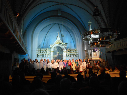 Savitaipaleen kirkko täyttyi neljään näytelmän esitykseen.