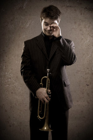 Avara-yhtyeen toisena solistina Savitaipaleella kuullaan nuorta trumpettimestari Verneri Pohjolaa.  