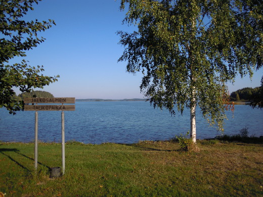 Järven tilaan perehdytään Jalkosalmen taukopaikalla.