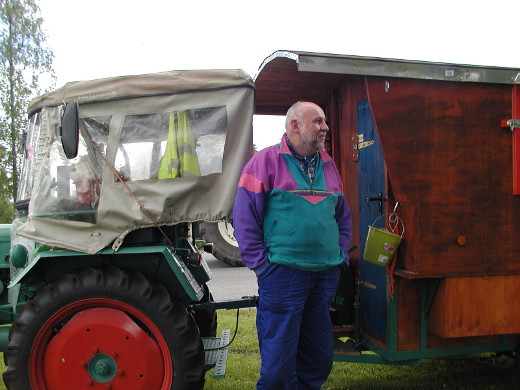 Gerhard Bullinger ajoi vanhalla traktorillaan Etelä-Saksasta Jäämeren rantaan ja takaisin.