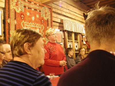 Anja Taipale puolestaan pohti Helena Viertolan sanoin, kuinka nopeasti joulut ja juhannukset seuraavat toistaan.