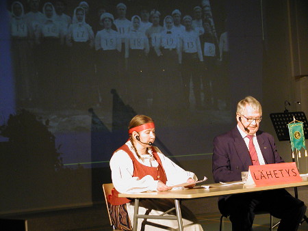 Historiakatsauksen juhlassa pitivät "uutisankkurit" Jaana Sinkko ja Olavi Punkka.