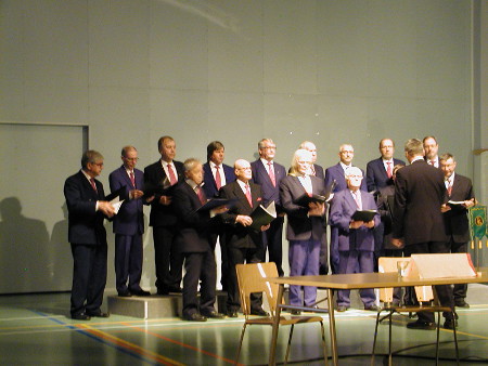Lemin Laulumiehet esittivät muun muassa Suksimiehen laulun.