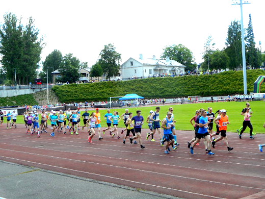 Sauli Niinistö lähetti matkaan Mikkelin juoksujen maratonin, joka on järjestyksessä jo 115:s.