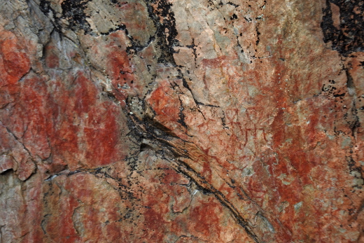 Sen sijaan kalliomaalaukset ovat tuhansia vuosia vanhoja.