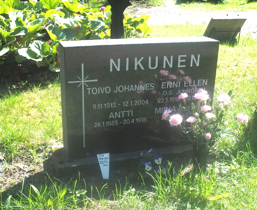 Antti Nikunen on siunattu sukuhautaan Lemin hautausmaalle, mutta hänen todellinen hautasijansa on Suomenniemellä.