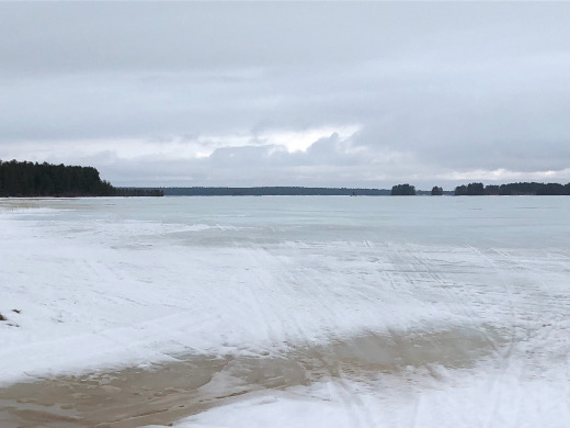Oulujärven Manamansalossa räntäsade ja suojasää olivat turmelleet jääkelit.